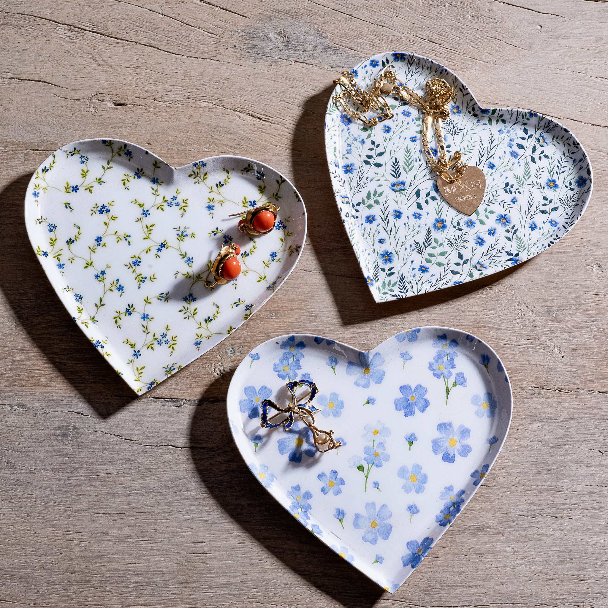 3 Ast Flower Heart Display