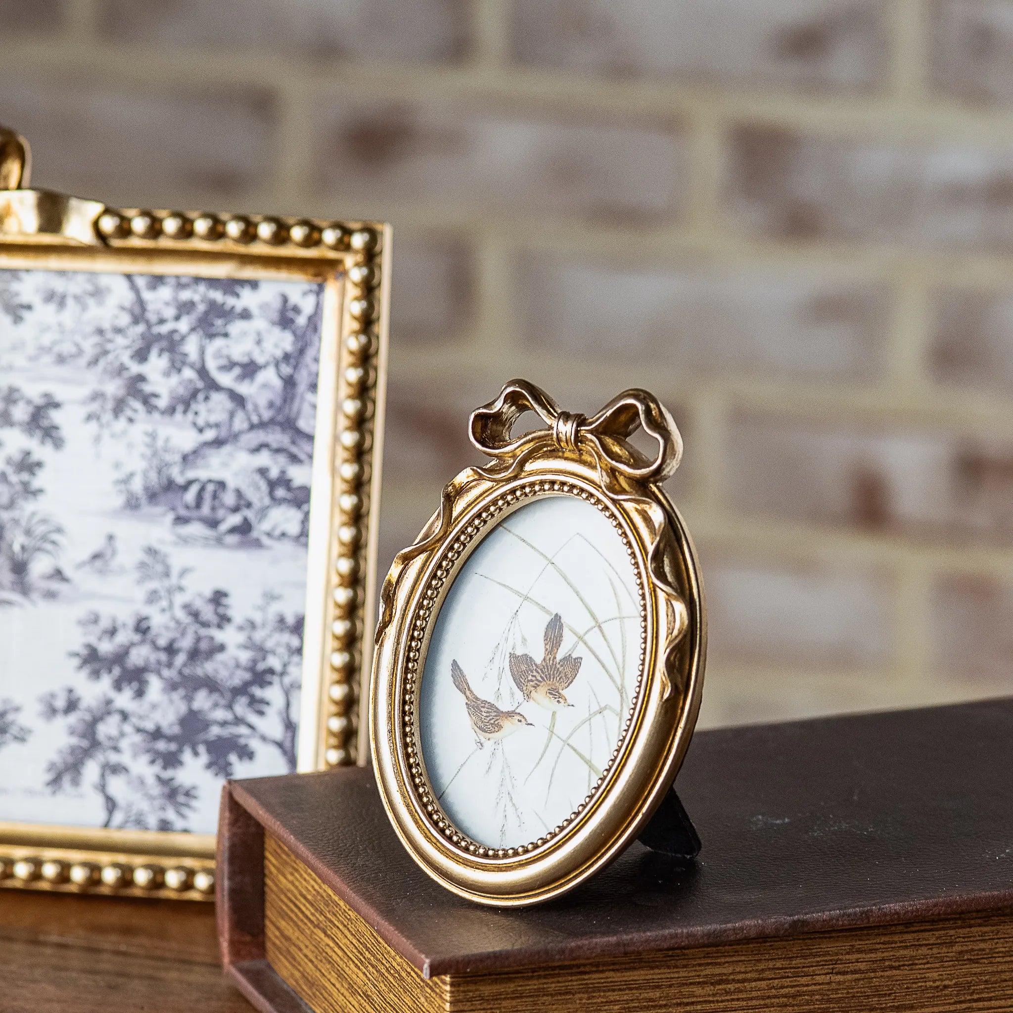 4" Antique Gold Oval Frame