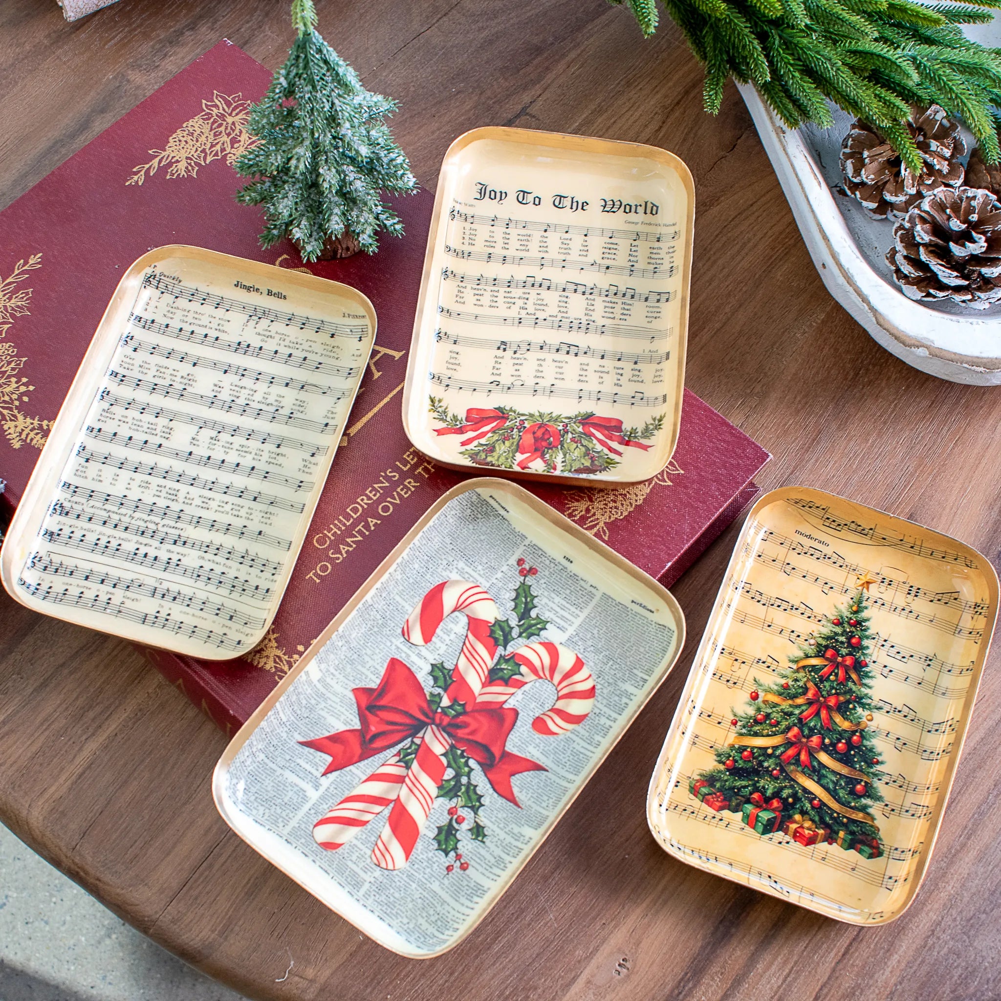 4 Ast Festive Trinket Tray